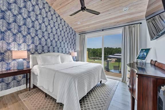 Bluebird Bay with Hot Tub & Outdoor Area | Sleeps 8 - Image 3