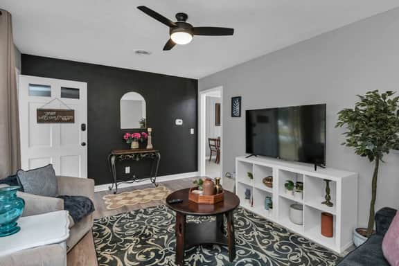 Bright & Renovated 3BR Close to Downtown - Image 5