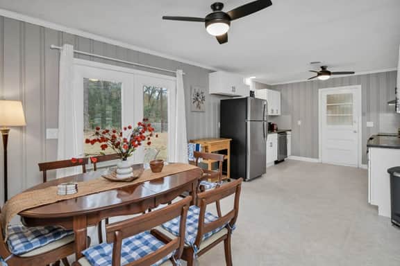 Bright & Renovated 3BR Close to Downtown - Image 4