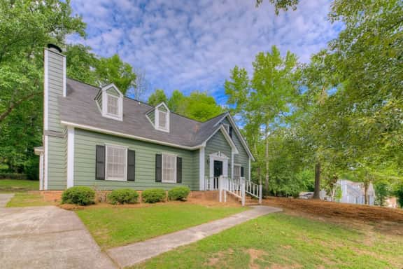 Coldstream Family Home | Near Lake Murray 3BR - Image 5