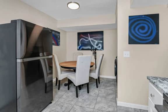 Cozy 2BR Near Prisma | Minutes to Downtown - Image 5