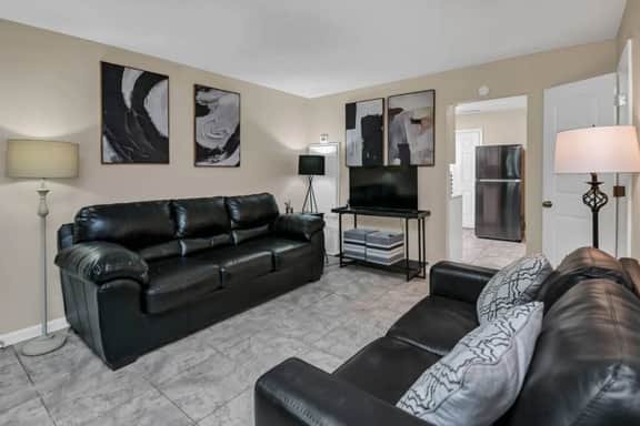 Cozy 2BR Near Prisma | Minutes to Downtown - Image 2