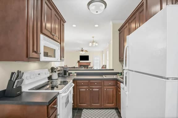 Cozy 2BR Townhome Near Ft Jackson | Sleeps 4 - Image 4