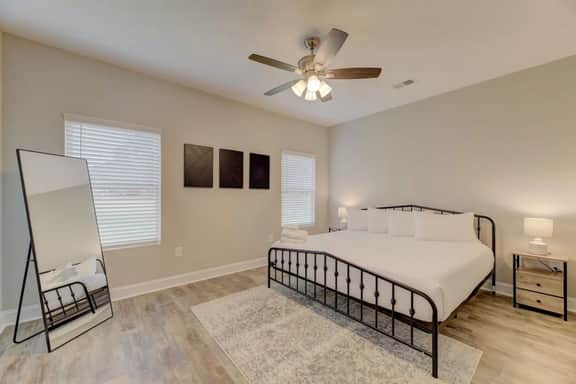 Deja Blue by Heartwood | 10 Mins to Downtown - Image 3