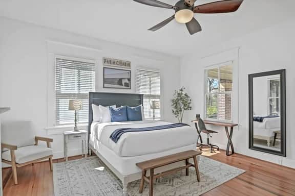 Downtown Farm Charm | Modern 1BR | Mins to USC - Image 4