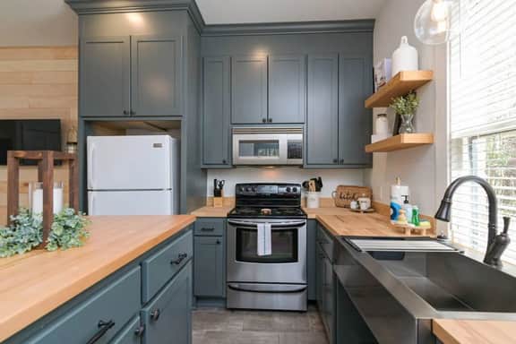 Downtown Farm Charm | Modern 1BR | Mins to USC - Image 2