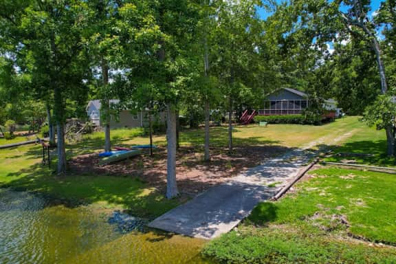 Easy Lake Living - Sleeps 8 - Image 3