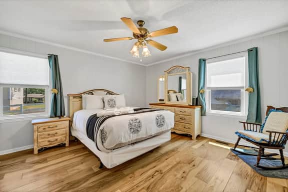 Grandpa's House | 2 Kayaks | Sleeps 6 - Image 3
