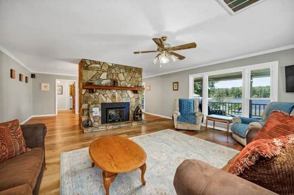 Grandpa's House | 2 Kayaks | Sleeps 6 - Image 2