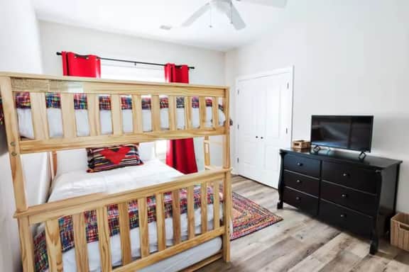 Heart of Cola | 3BR & Gamecock Game Room - Image 5