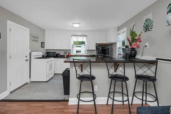 Hibiscus Hideaway | Relaxing 3BR Escape - Image 3