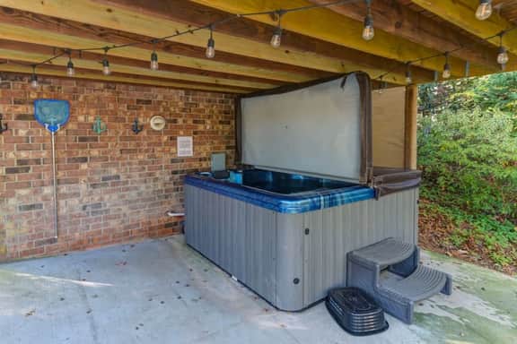 Hilton Lake Getaway w/ Hot Tub & Two Fire Pits - Image 5