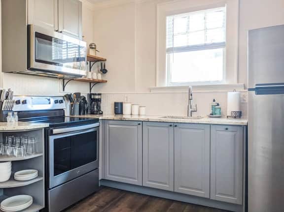 Industrial Modern Apt Up | 2BR 1BA Cottontown - Image 4