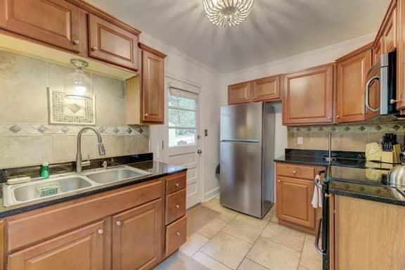 Lounge On Lincoln | Pet Friendly | 3BR Sleeps 6 - Image 2