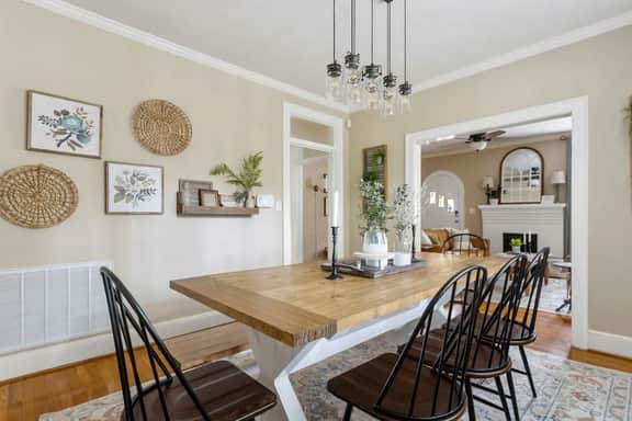 Lush 4BR on Lincoln | Mins to USC | Sleeps 7 - Image 4