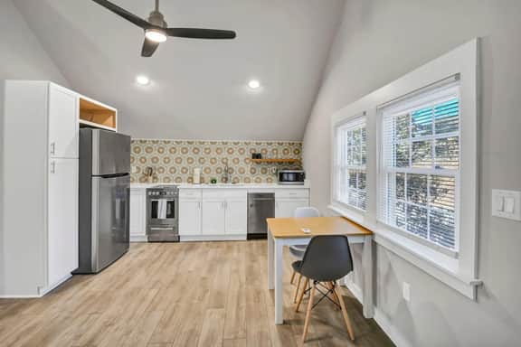 Margrave Studio | 1BR 1BA | Upstairs Duplex - Image 3