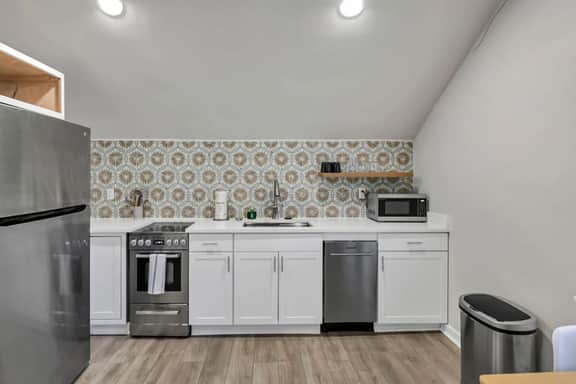 Margrave Studio | 1BR 1BA | Upstairs Duplex - Image 2