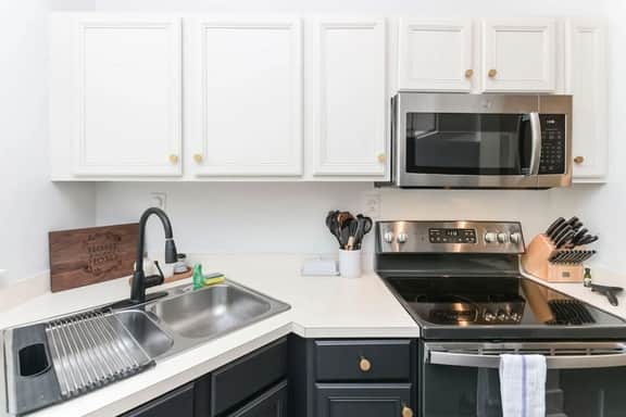 Minutes to USC | Melrose Heights 3BR | Sleeps 6 - Image 4