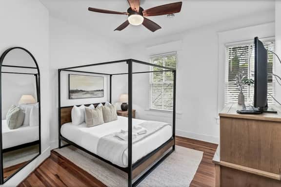 Minutes to USC | Melrose Heights 3BR | Sleeps 6 - Image 3