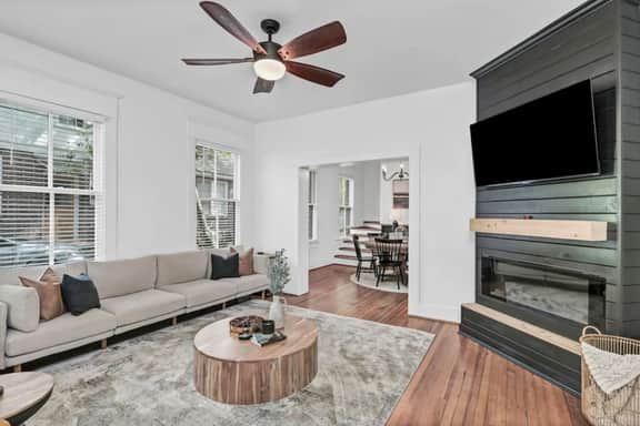 Minutes to USC | Melrose Heights 3BR | Sleeps 6 - Image 2