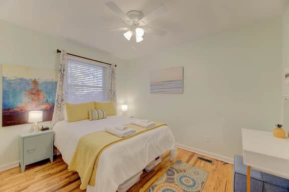 Modern Renovated Apartment in the ♥️ of the City - Image 3