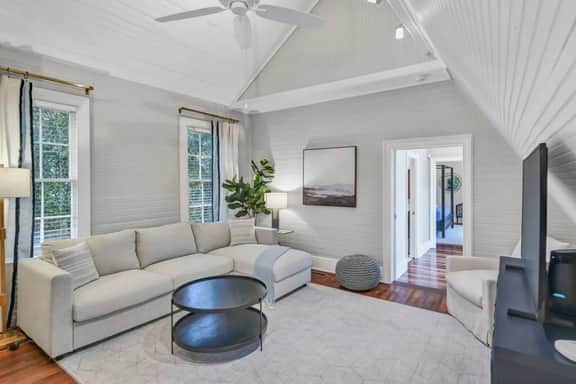 The Wren's Nest | 1BR 2BA Guesthouse - Image 3