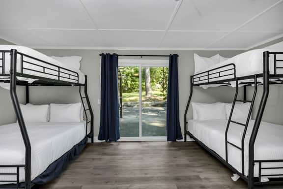 USC Hot Tub Time Machine | Sleeps 16 - Image 4