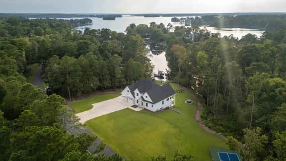 Pickleball Court + Hot Tub + Much More! Sleeps 30 - Image 2