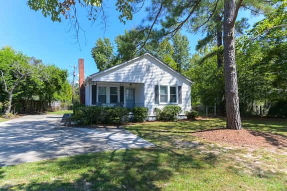 Revamped 3BR Oasis on Forest Dr - Image 5