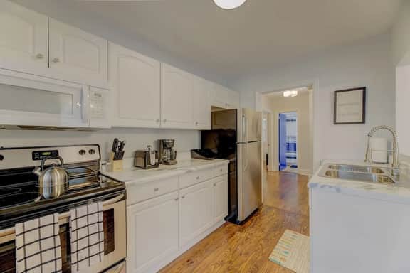 Yellow Brick Road Cottage | 2BR 1BA Pets+ - Image 3