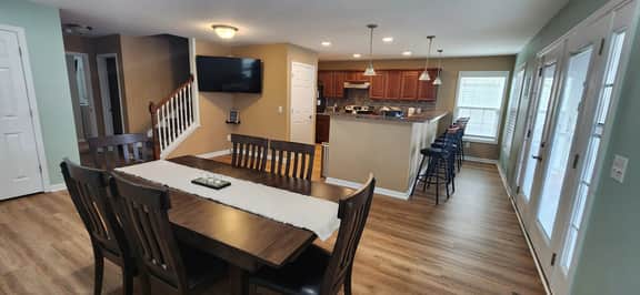 Spacious Split-Level Retreat| Sleeps 11 - Image 4