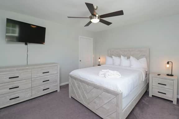 Spacious Split-Level Retreat| Sleeps 11 - Image 3