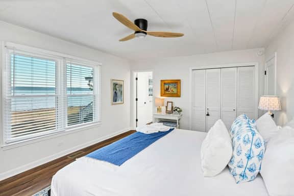 The Water’s Edge | Sleeps 8 | Incredible Views - Image 5
