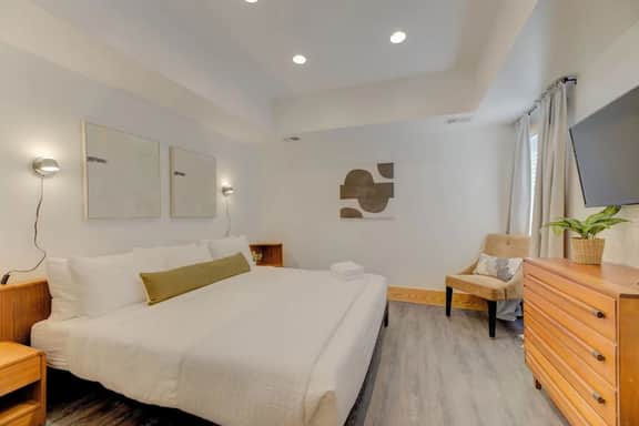 The Workspace Warehouse | 3BR 2BA 5TVs - Image 3