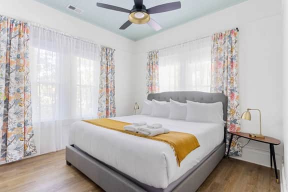 Urban Farmhouse | Sleeps 8 Walk to WeCo Dine + Shops - Image 2