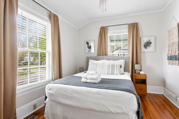 Walk West Cola @Historic Mill House 2 bed, 1 bath - Image 5