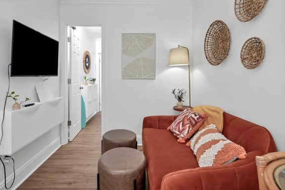 Walk West Cola Mini Pad | Tiny House | Shared Yard - Image 4